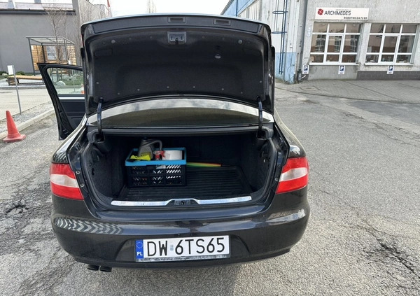 Skoda Superb cena 39999 przebieg: 173500, rok produkcji 2012 z Wrocław małe 172